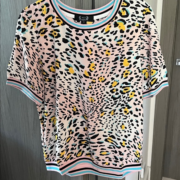 NWT $118 ANTHROPOLOGIE A.Z.I. pink leopard elevated t-shirt top M - Picture 6 of 11